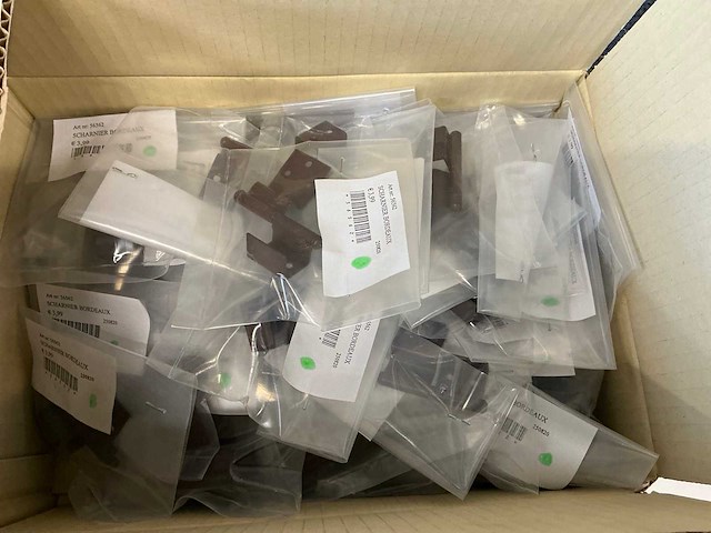 Partij kastdeuronderdelen, grepen en sloten - afbeelding 41 van  47