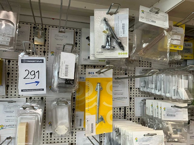 Partij kastdeuronderdelen, grepen en sloten - afbeelding 34 van  47