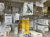 Partij kastdeuronderdelen, grepen en sloten - afbeelding 34 van  47