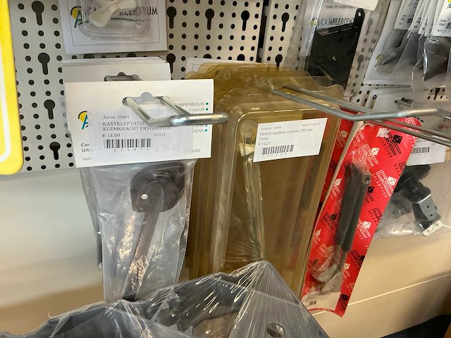 Partij kastdeuronderdelen, grepen en sloten - afbeelding 46 van  47