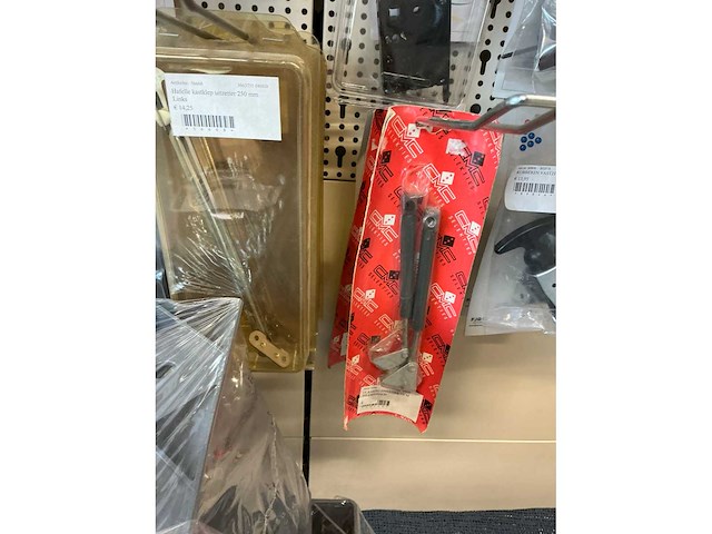 Partij kastdeuronderdelen, grepen en sloten - afbeelding 47 van  47