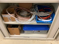 Partij kasten en magazijnstelling met inhoud - afbeelding 2 van  30