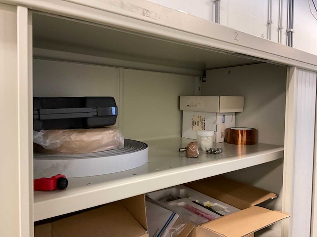 Partij kasten en magazijnstelling met inhoud - afbeelding 3 van  30