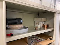 Partij kasten en magazijnstelling met inhoud - afbeelding 3 van  30