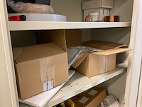 Partij kasten en magazijnstelling met inhoud - afbeelding 4 van  30