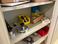 Partij kasten en magazijnstelling met inhoud - afbeelding 5 van  30