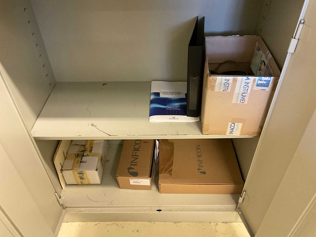 Partij kasten en magazijnstelling met inhoud - afbeelding 9 van  30