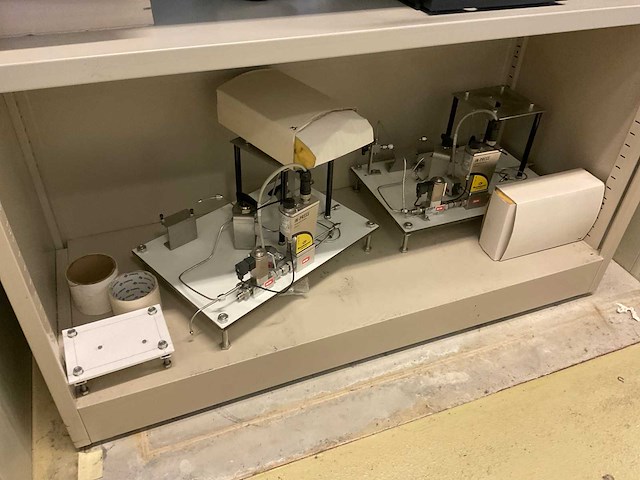 Partij kasten en magazijnstelling met inhoud - afbeelding 11 van  30