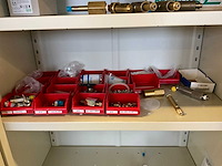 Partij kasten en magazijnstelling met inhoud - afbeelding 18 van  30