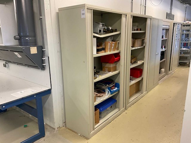 Partij kasten en magazijnstelling met inhoud - afbeelding 12 van  30