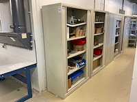 Partij kasten en magazijnstelling met inhoud - afbeelding 12 van  30