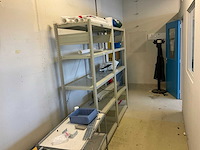 Partij kasten en magazijnstelling met inhoud - afbeelding 27 van  30