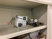 Partij kasten en magazijnstelling met inhoud - afbeelding 28 van  30