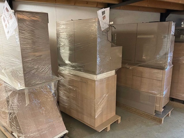 Partij kasten en vaste inventaris - afbeelding 3 van  9