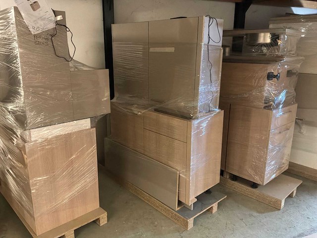Partij kasten en vaste inventaris - afbeelding 4 van  9