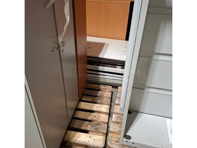 Partij kasten in onderdelen - afbeelding 3 van  11