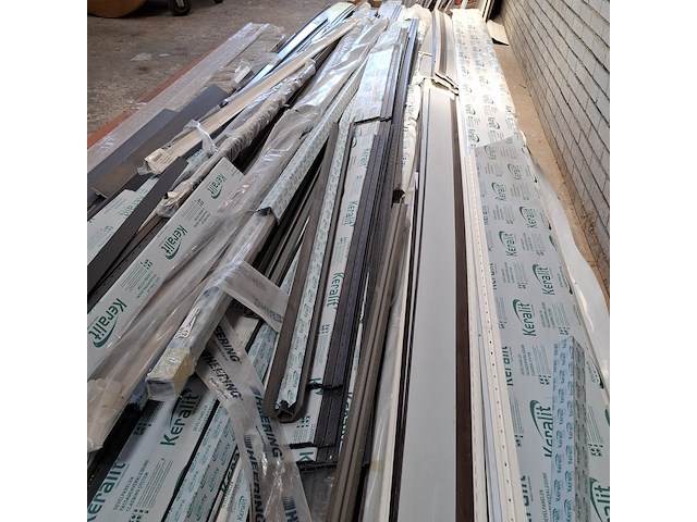 Partij keralit gevelpanelen, diverse kleuren - afbeelding 2 van  18