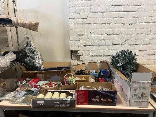 Partij kerstartikelen en kerstdecoratie w.o. lumineo, luca - afbeelding 1 van  12