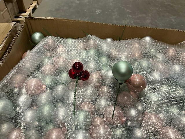Partij kerstballen 3x40mm & 3x25mm +8cm pick (5016x) - afbeelding 2 van  6