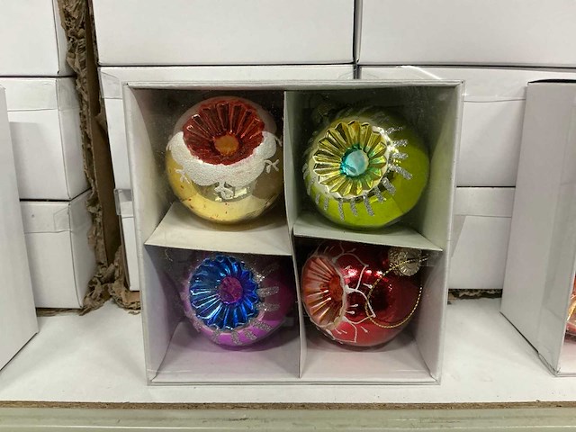 Partij kerstballen per set 4 kerstballen (102x sets) - afbeelding 1 van  4