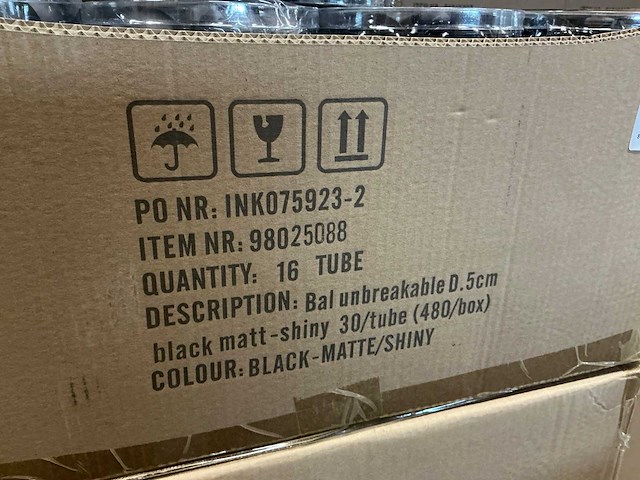 Partij kerstballen unbreakable&seamless d5cm black matt-shiny 30/tube (192 tubes) - afbeelding 3 van  3