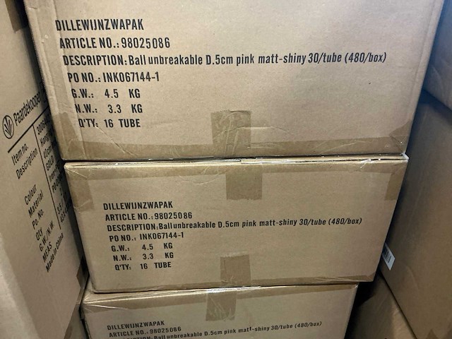 Partij kerstballen unbreakable&seamless d5cm pink matt-shiny 30/tube (77 tubes) - afbeelding 4 van  4