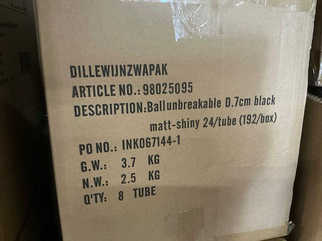 Partij kerstballen unbreakable&seamless d7cm black 24/tube (32 tubes) - afbeelding 5 van  5