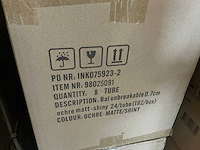Partij kerstballen unbreakable&seamless d7cm ochre matt-shiny 24/tube (26 tubes) - afbeelding 4 van  4