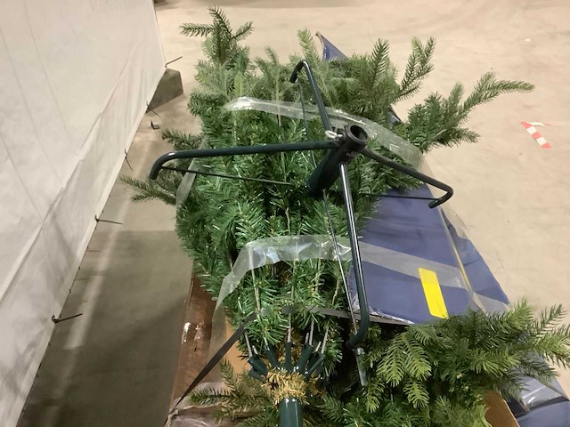 Partij kerstbomen - afbeelding 5 van  5