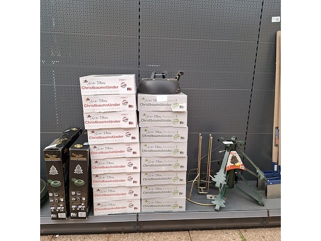 Partij kerstboomstandaarden o.a. star-max, jardifer - afbeelding 1 van  7