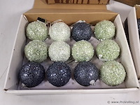 Partij kerstdecoratie o.a. kunstkerstbomen en kerstballen - afbeelding 5 van  12