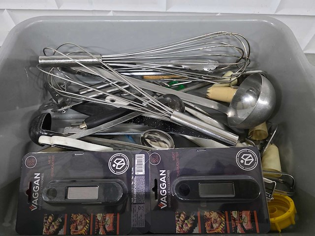 Partij keuken benodigdheden - afbeelding 1 van  2