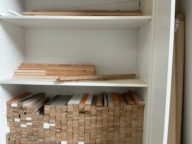 Partij keuken en lockerkast onderdelen met kasten - afbeelding 3 van  12