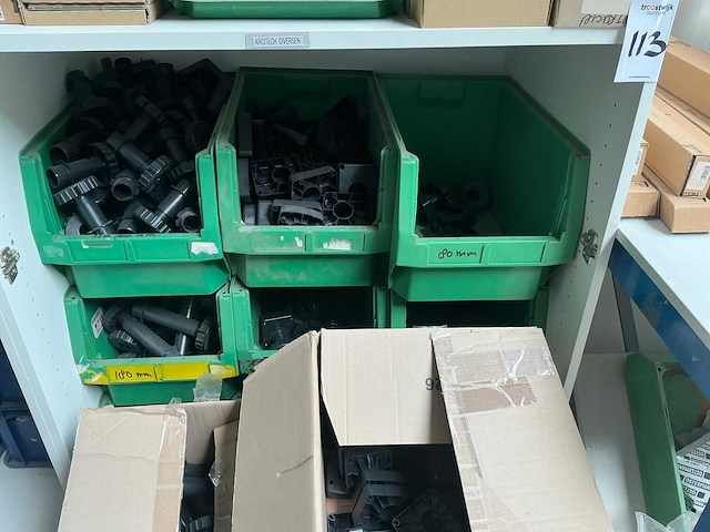 Partij keuken en lockerkast onderdelen met kasten - afbeelding 6 van  12