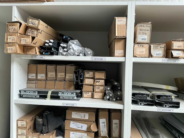 Partij keuken en lockerkast onderdelen met kasten - afbeelding 9 van  12