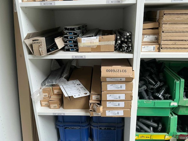 Partij keuken en lockerkast onderdelen met kasten - afbeelding 10 van  12