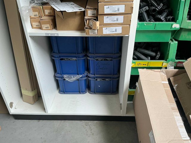 Partij keuken en lockerkast onderdelen met kasten - afbeelding 11 van  12