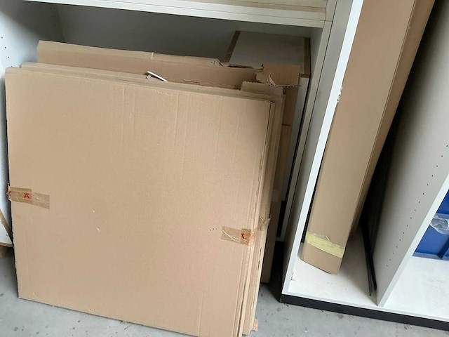Partij keuken en lockerkast onderdelen met kasten - afbeelding 12 van  12