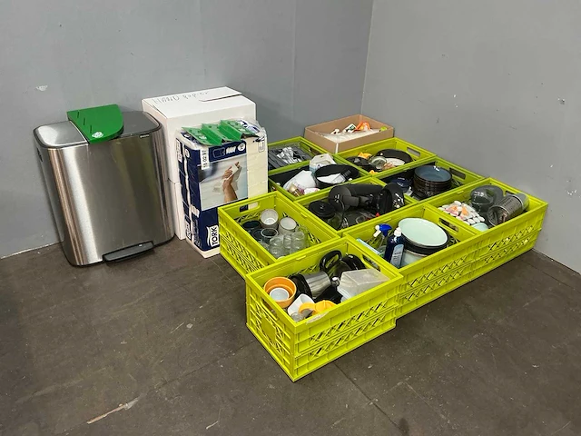Partij keuken / kantine servies en benodigdheden - afbeelding 1 van  13