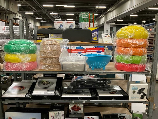 Partij keukenbenodigdheden en kinderspeelgoed - afbeelding 4 van  11