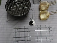 Partij keukenbenodigdheden o.a. frietmandjes, pannenonderzetters & rasp - afbeelding 1 van  4