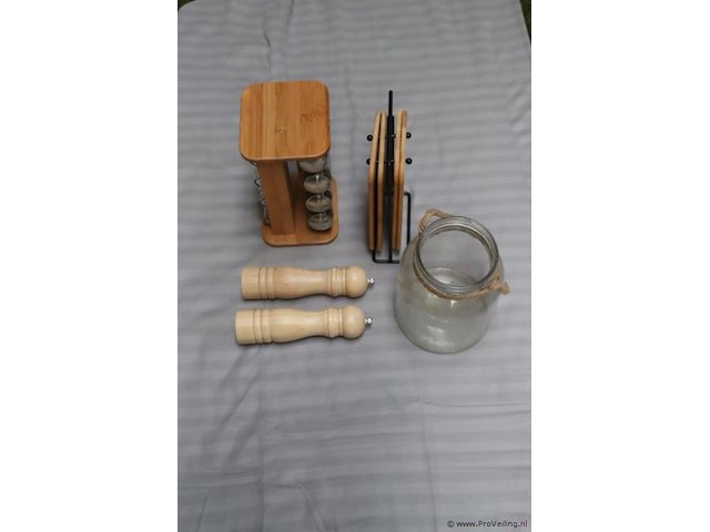 Partij keukenbenodigdheden o.a. kruidenrek & glazen pot - afbeelding 1 van  4