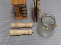 Partij keukenbenodigdheden o.a. kruidenrek & glazen pot - afbeelding 1 van  4