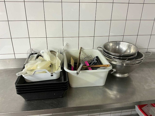 Partij keukenbenodigdheden - afbeelding 1 van  3