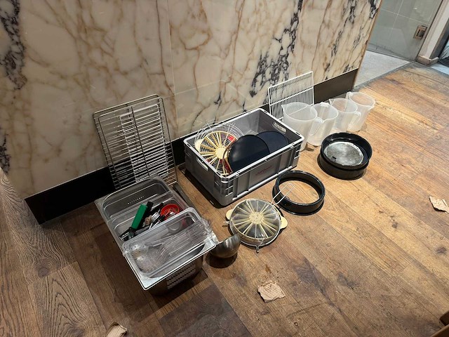 Partij keukenbenodigdheden - afbeelding 1 van  4