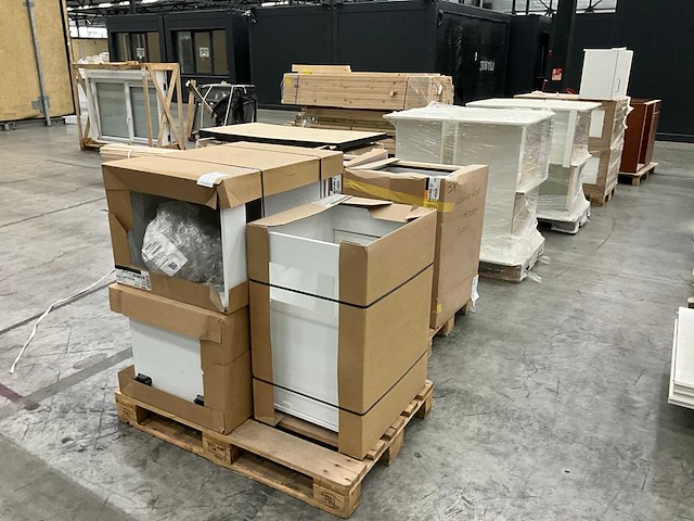 Partij keukenblokken & kasten - afbeelding 1 van  9