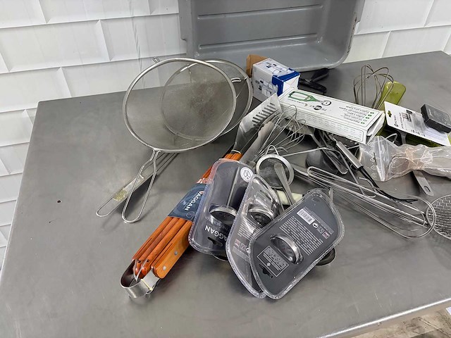 Partij keukengerei met bereidingsbak - afbeelding 2 van  4