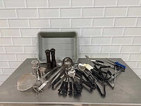 Partij keukengerei met bereidingsbak - afbeelding 1 van  6