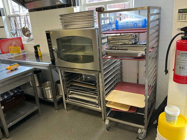 Partij keukengerei (oven, werkbank met kookplaat en overige) (faillissement) - afbeelding 1 van  8