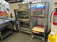 Partij keukengerei (oven, werkbank met kookplaat en overige) (faillissement) - afbeelding 1 van  8